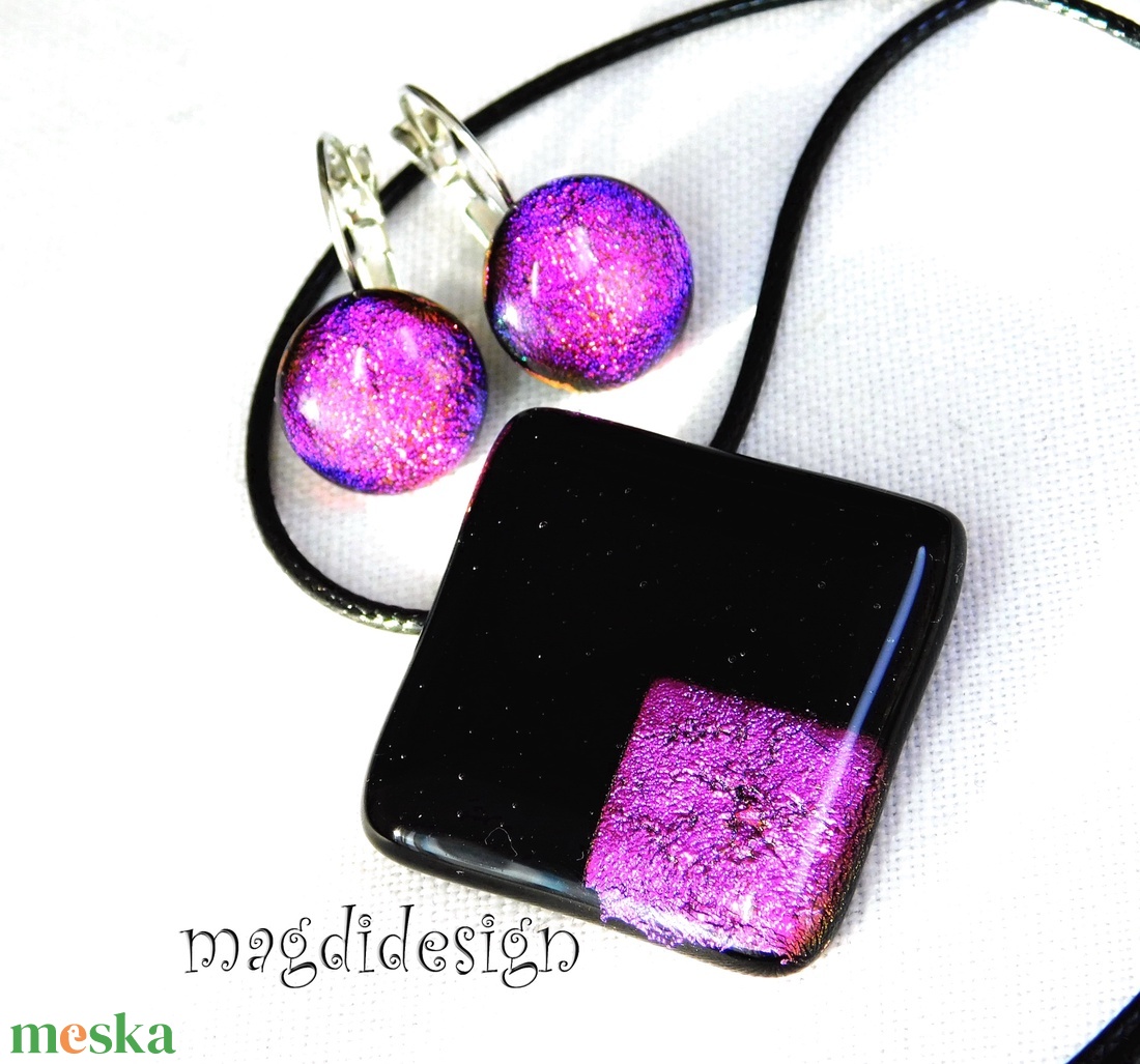Fekete-pink minimál design üvegékszer szett nyaklánc kapcsos fülbevaló - ékszer - ékszerszett - Meska.hu Fekete-pink minimál design üvegékszer szett nyaklánc kapcsos fülbevaló - ékszer - ékszerszett - Meska.hu