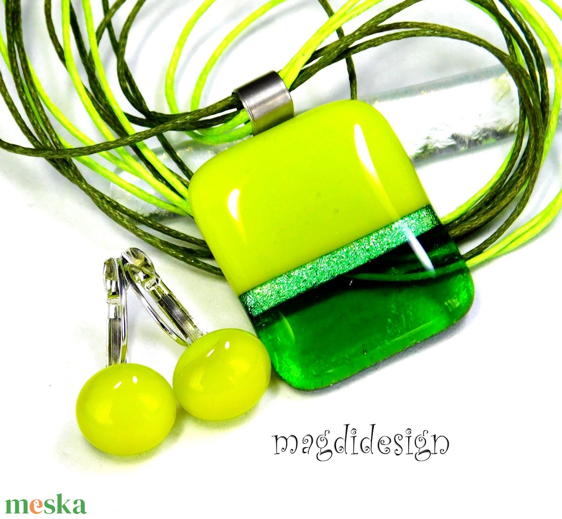 MAXI Zöld színtrió dichroic csíkos üvegékszer szett stiftes fülbevaló - ékszer - ékszerszett - Meska.hu MAXI Zöld színtrió dichroic csíkos üvegékszer szett stiftes fülbevaló - ékszer - ékszerszett - Meska.hu