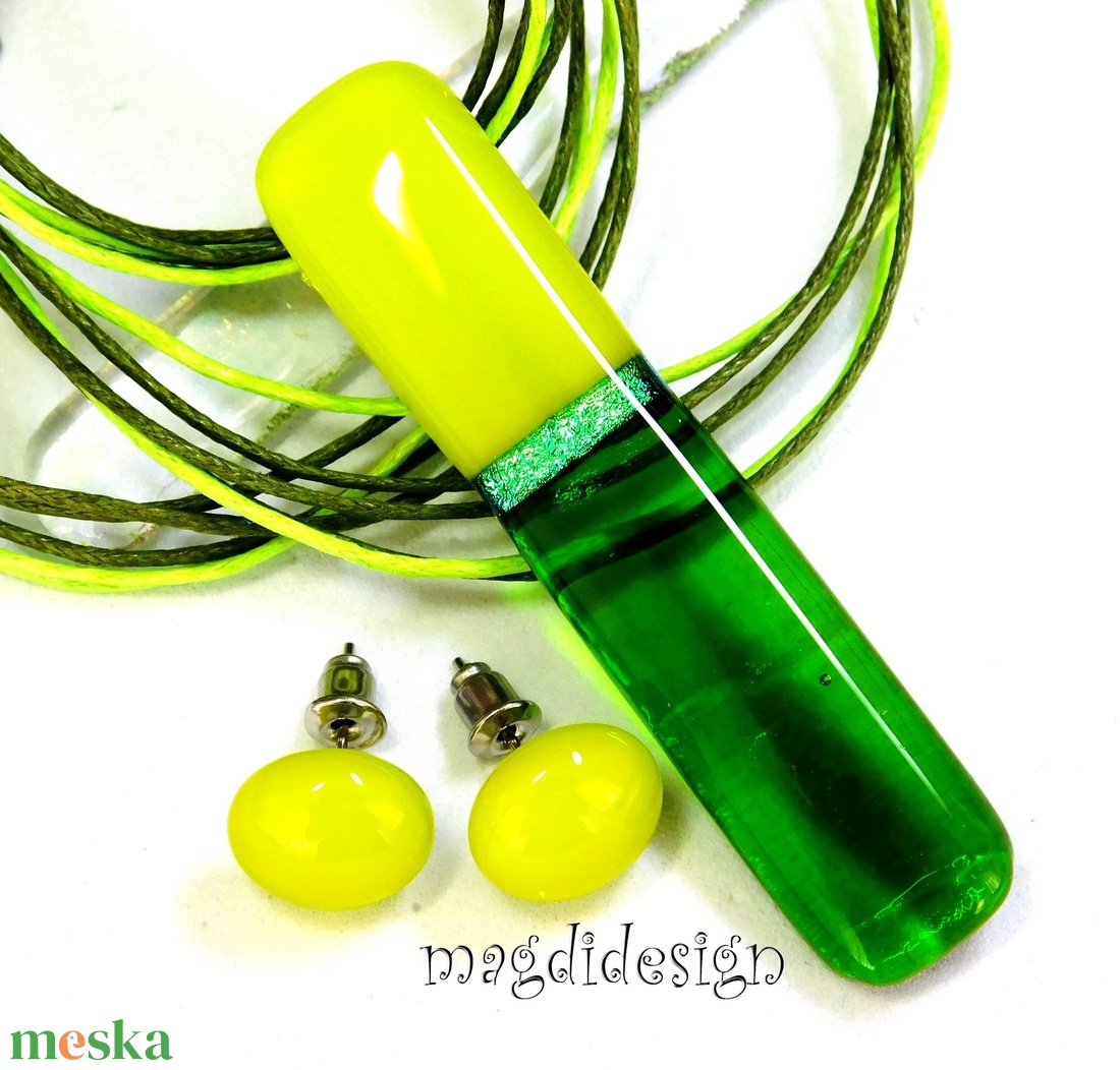 MAXI Zöld színtrió dichroic csíkos üvegékszer szett stiftes fülbevaló - ékszer - ékszerszett - Meska.hu MAXI Zöld színtrió dichroic csíkos üvegékszer szett stiftes fülbevaló - ékszer - ékszerszett - Meska.hu