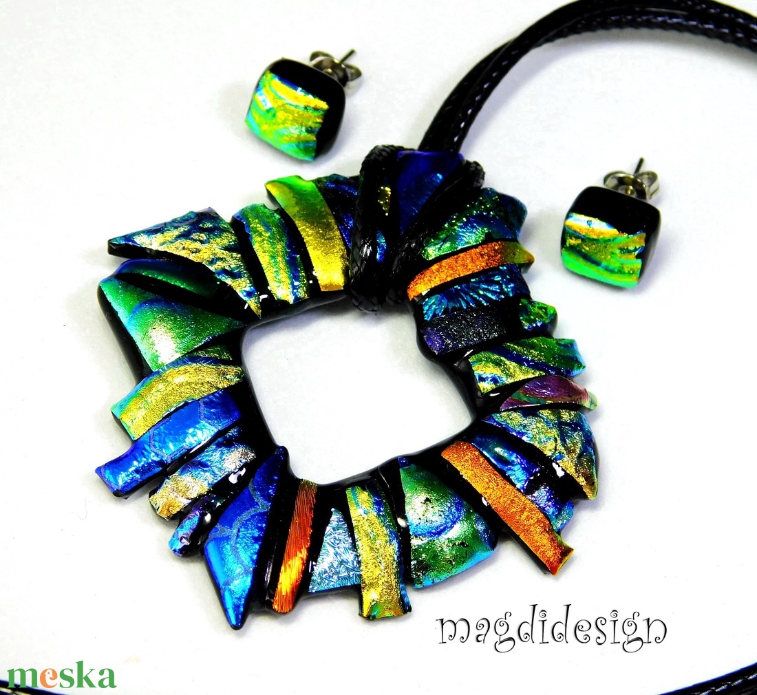 Csillogó dichroic üvegékszer nyaklánc 2 - ékszer - nyaklánc - medálos nyaklánc - Meska.hu Csillogó dichroic üvegékszer nyaklánc 2 - ékszer - nyaklánc - medálos nyaklánc - Meska.hu
