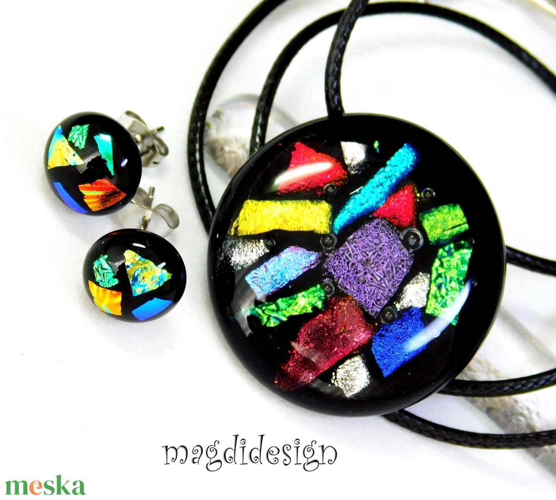 Dichroic színkavalkád üvegékszer szett nyaklánc stiftes fülbevaló - ékszer - ékszerszett - Meska.hu Dichroic színkavalkád üvegékszer szett nyaklánc stiftes fülbevaló - ékszer - ékszerszett - Meska.hu