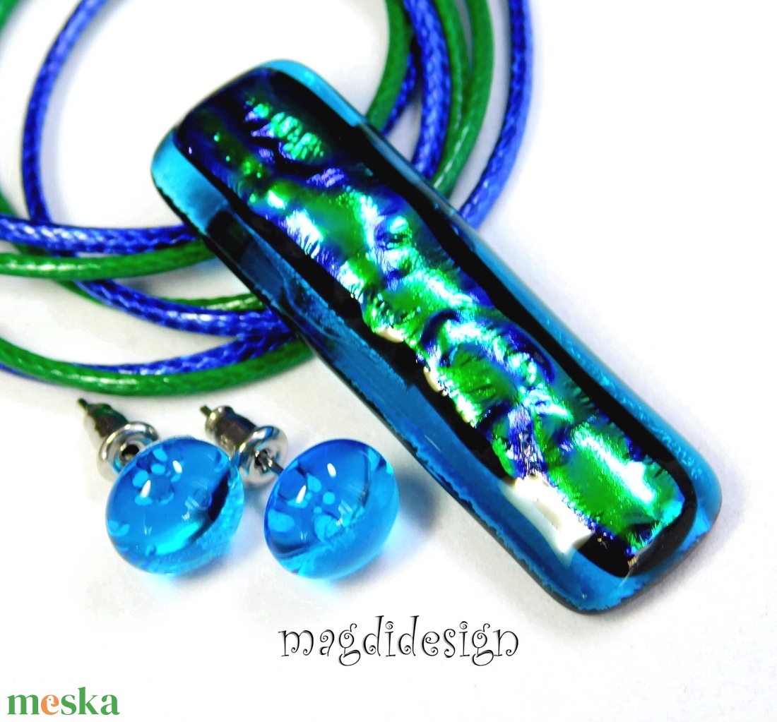 Kék-zöld dichroic fényjáték feketén, üvegékszer szett medál pötty fülbevaló - ékszer - ékszerszett - Meska.hu Kék-zöld dichroic fényjáték feketén, üvegékszer szett medál pötty fülbevaló - ékszer - ékszerszett - Meska.hu