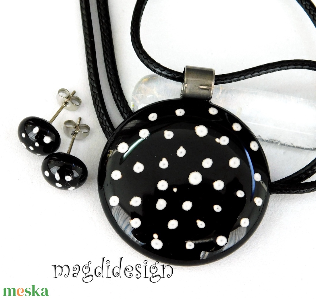 Fekete fehér pöttyös üvegékszer szett, nyaklánc, gyűrű, stiftes fülbevaló - ékszer - ékszerszett - Meska.hu
