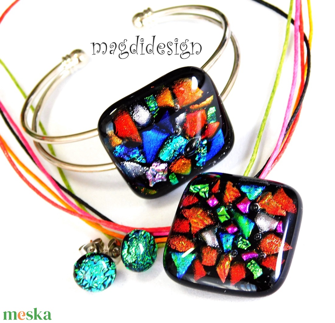 Különc dichroic színkavalkád üvegékszer szett nyaklánc karkötő stiftes fülbevaló - ékszer - ékszerszett - Meska.hu Különc dichroic színkavalkád üvegékszer szett nyaklánc karkötő stiftes fülbevaló - ékszer - ékszerszett - Meska.hu