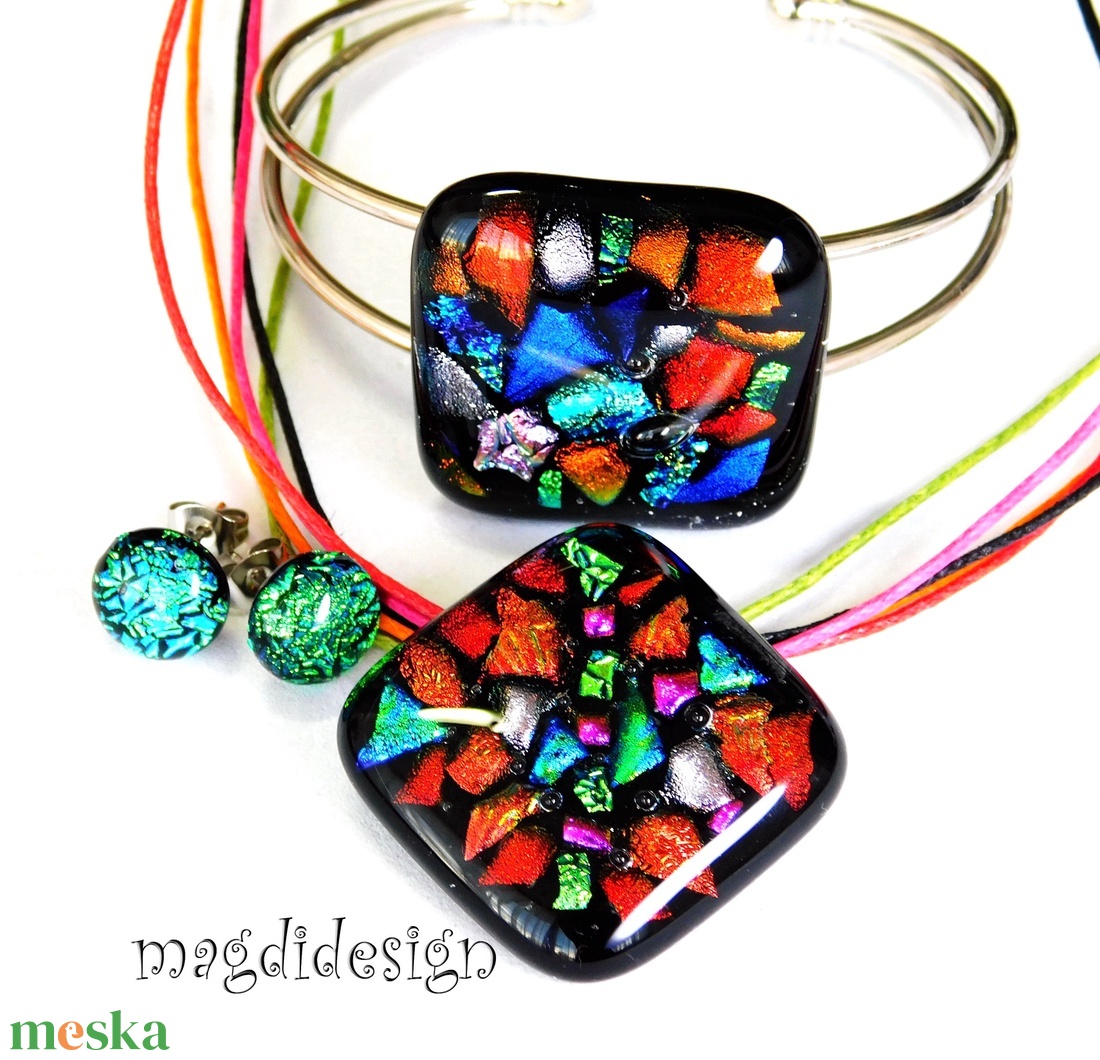 Különc dichroic színkavalkád üvegékszer szett nyaklánc karkötő stiftes fülbevaló - ékszer - ékszerszett - Meska.hu Különc dichroic színkavalkád üvegékszer szett nyaklánc karkötő stiftes fülbevaló - ékszer - ékszerszett - Meska.hu