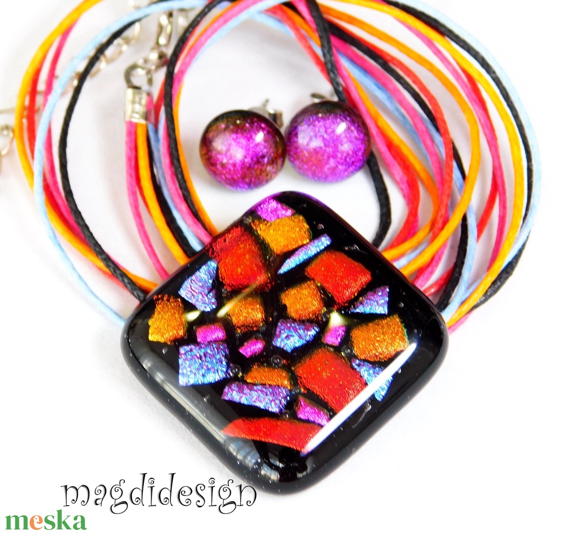 Különc dichroic színkavalkád üvegékszer szett nyaklánc karkötő stiftes fülbevaló - ékszer - ékszerszett - Meska.hu Különc dichroic színkavalkád üvegékszer szett nyaklánc karkötő stiftes fülbevaló - ékszer - ékszerszett - Meska.hu