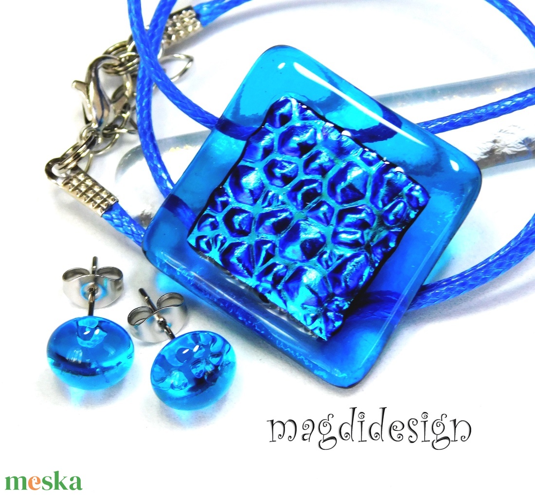 Kék kövek dichroic üvegékszer szett nyaklánc stiftes fülbevaló - ékszer - ékszerszett - Meska.hu Kék kövek dichroic üvegékszer szett nyaklánc stiftes fülbevaló - ékszer - ékszerszett - Meska.hu
