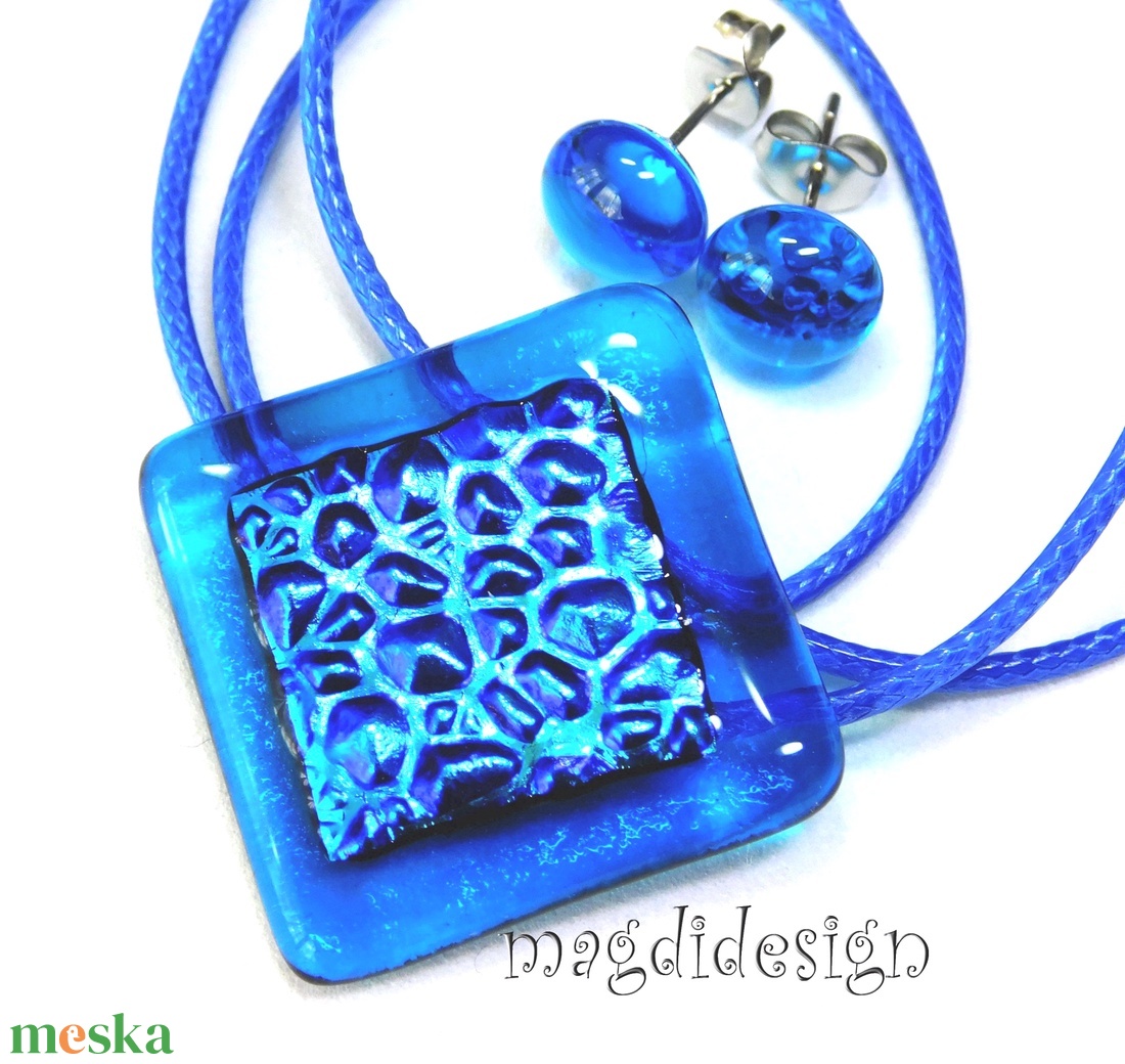 Kék kövek dichroic üvegékszer szett nyaklánc stiftes fülbevaló - ékszer - ékszerszett - Meska.hu Kék kövek dichroic üvegékszer szett nyaklánc stiftes fülbevaló - ékszer - ékszerszett - Meska.hu