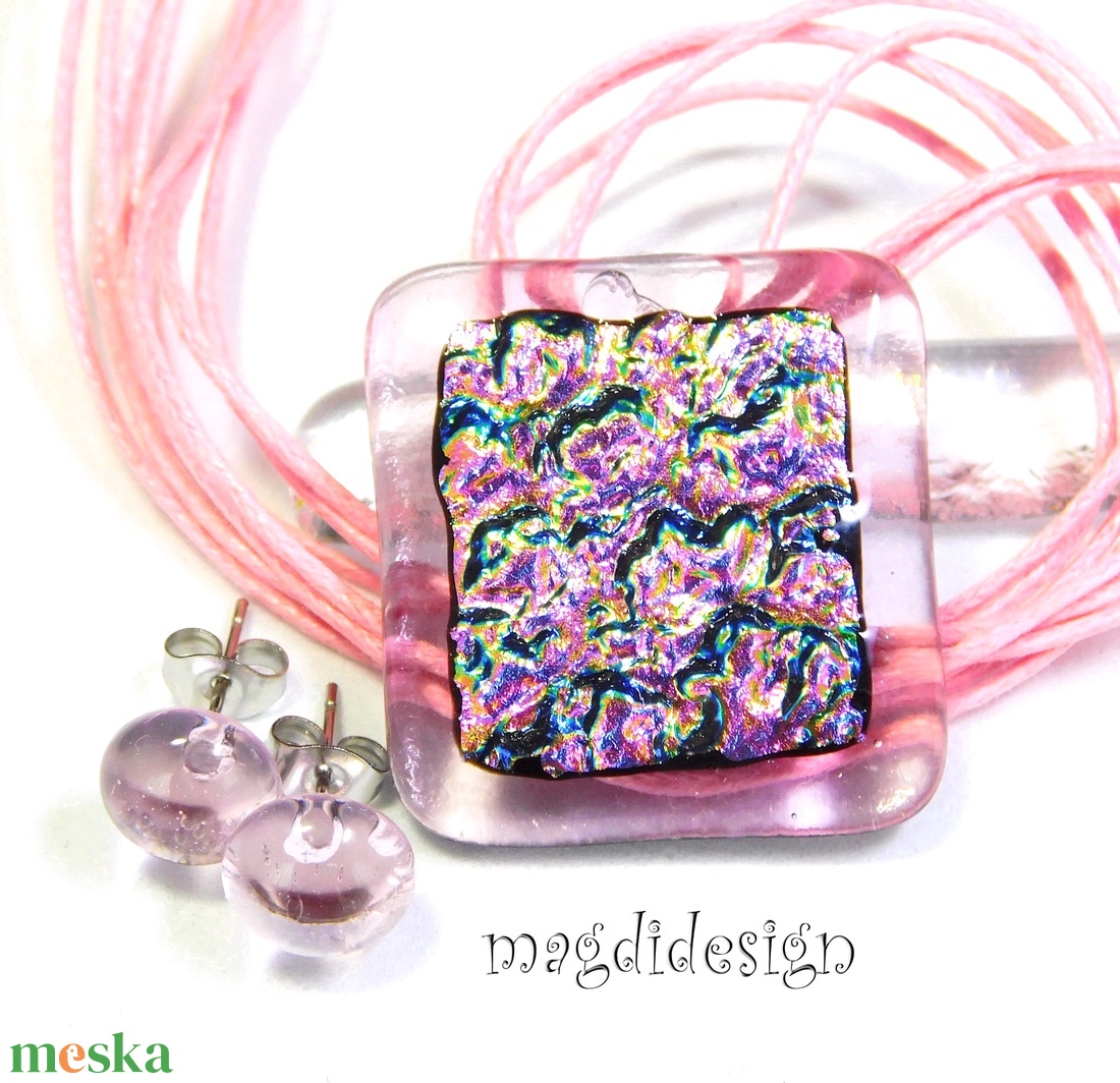 Rózsaszirmok dichroic üvegékszer szett nyaklánc stiftes fülbevaló - ékszer - ékszerszett - Meska.hu Rózsaszirmok dichroic üvegékszer szett nyaklánc stiftes fülbevaló - ékszer - ékszerszett - Meska.hu
