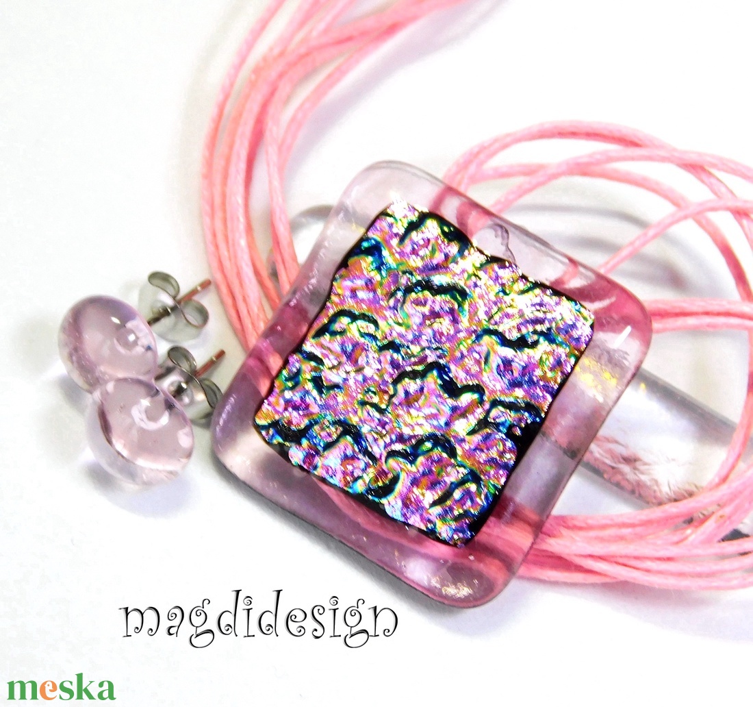 Rózsaszirmok dichroic üvegékszer szett nyaklánc stiftes fülbevaló - ékszer - ékszerszett - Meska.hu Rózsaszirmok dichroic üvegékszer szett nyaklánc stiftes fülbevaló - ékszer - ékszerszett - Meska.hu
