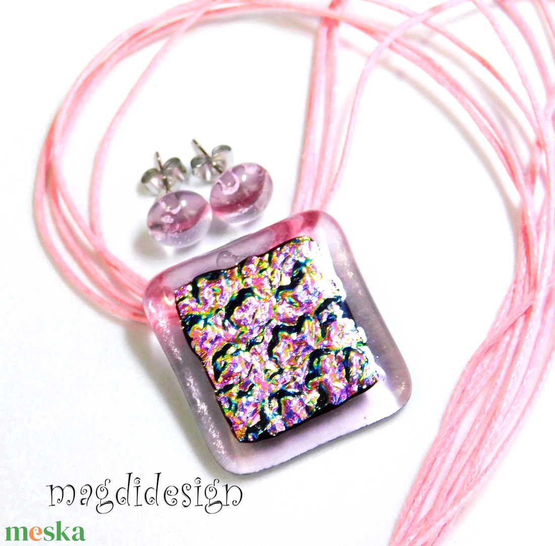 Rózsaszirmok dichroic üvegékszer szett nyaklánc stiftes fülbevaló - ékszer - ékszerszett - Meska.hu Rózsaszirmok dichroic üvegékszer szett nyaklánc stiftes fülbevaló - ékszer - ékszerszett - Meska.hu