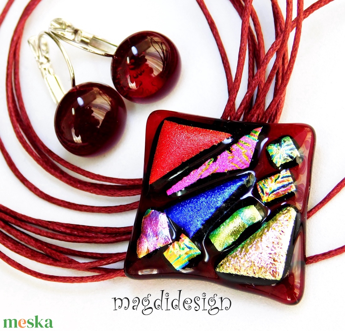 Rubin absztrakt dichroic üvegékszer szett nyaklánc kapcsos fülbevaló - ékszer - ékszerszett - Meska.hu Rubin absztrakt dichroic üvegékszer szett nyaklánc kapcsos fülbevaló - ékszer - ékszerszett - Meska.hu