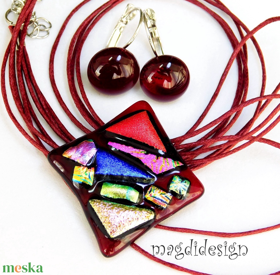 Rubin absztrakt dichroic üvegékszer szett nyaklánc kapcsos fülbevaló - ékszer - ékszerszett - Meska.hu Rubin absztrakt dichroic üvegékszer szett nyaklánc kapcsos fülbevaló - ékszer - ékszerszett - Meska.hu