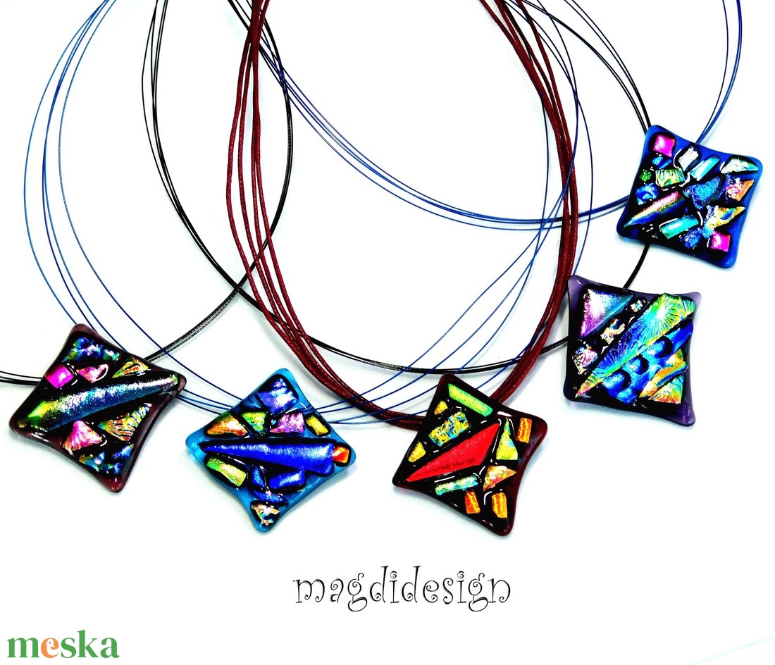 Kék absztrakt dichroic üvegékszer nyaklánc 1 - ékszer - nyaklánc - medálos nyaklánc - Meska.hu