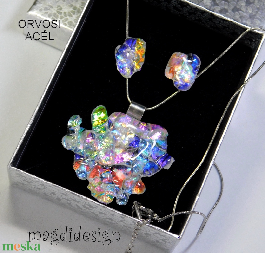 Szivárványos  borzaska dichroic üvegékszer stiftes fülbevaló 3 - ékszer - fülbevaló - pötty fülbevaló - Meska.hu