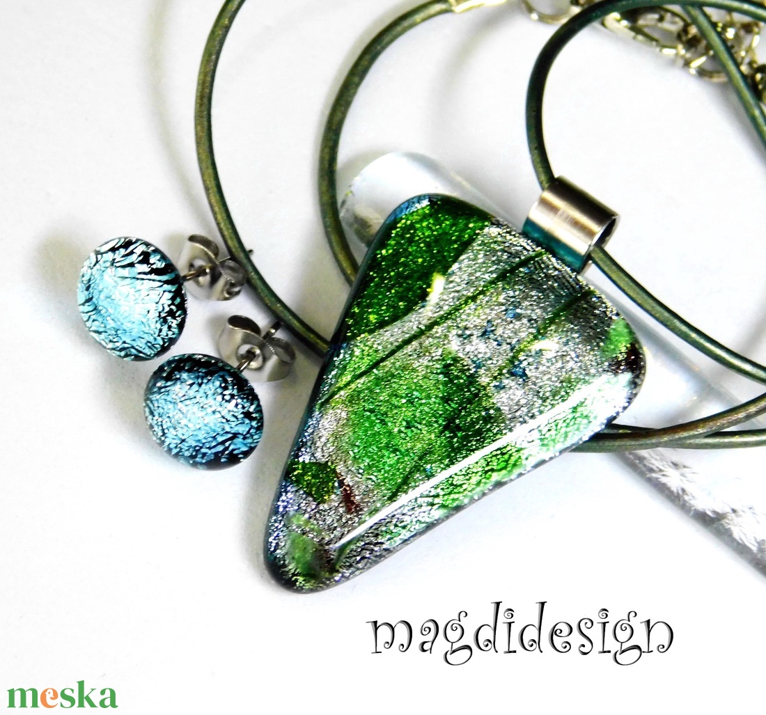 Ezüsterdő dichroic üvegékszer szett nyaklánc stiftes fülbevaló - ékszer - ékszerszett - Meska.hu Ezüsterdő dichroic üvegékszer szett nyaklánc stiftes fülbevaló - ékszer - ékszerszett - Meska.hu