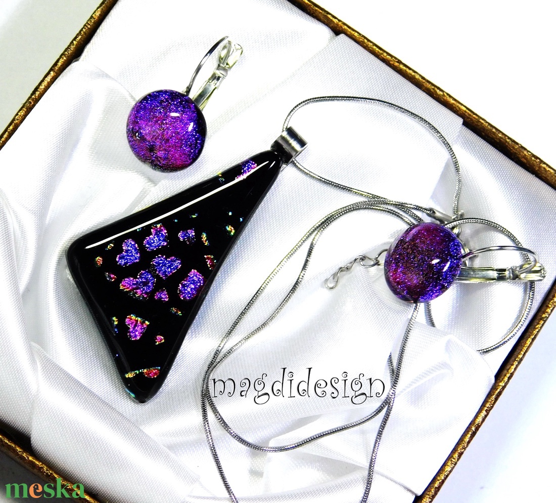 Szivecskés dichroic, üvegékszer szett nyaklánc, kapcsos fülbevaló - ékszer - ékszerszett - Meska.hu Szivecskés dichroic, üvegékszer szett nyaklánc, kapcsos fülbevaló - ékszer - ékszerszett - Meska.hu