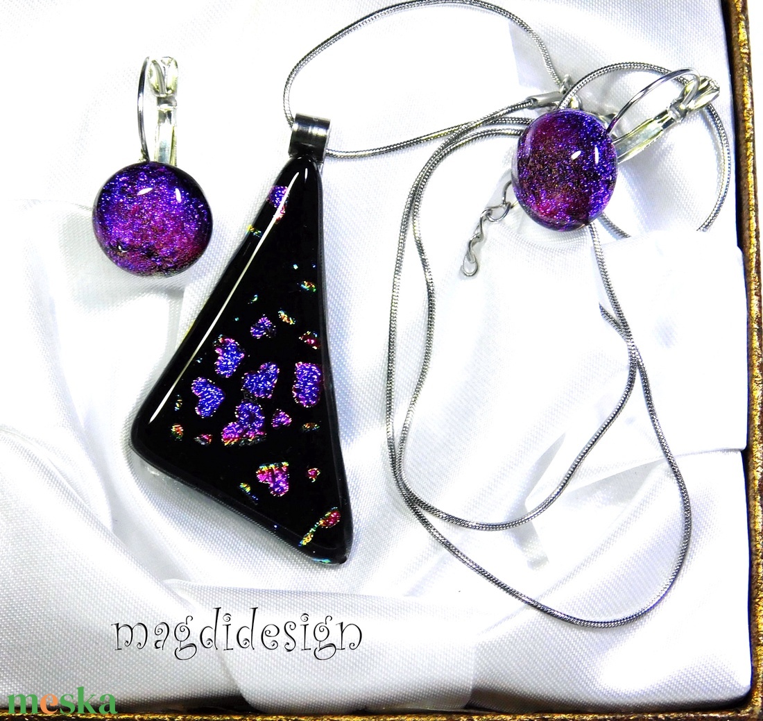 Szivecskés dichroic, üvegékszer szett nyaklánc, kapcsos fülbevaló - ékszer - ékszerszett - Meska.hu Szivecskés dichroic, üvegékszer szett nyaklánc, kapcsos fülbevaló - ékszer - ékszerszett - Meska.hu