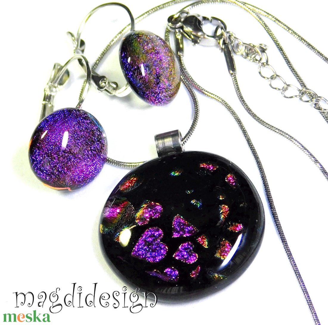 Szivecskés dichroic, üvegékszer szett nyaklánc, kapcsos fülbevaló - ékszer - ékszerszett - Meska.hu Szivecskés dichroic, üvegékszer szett nyaklánc, kapcsos fülbevaló - ékszer - ékszerszett - Meska.hu