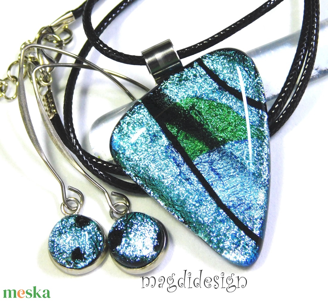 MAXI Tavaszi erdő dichroic üvegékszer szett nyaklánc kapcsos fülbevaló - ékszer - ékszerszett - Meska.hu MAXI Tavaszi erdő dichroic üvegékszer szett nyaklánc kapcsos fülbevaló - ékszer - ékszerszett - Meska.hu