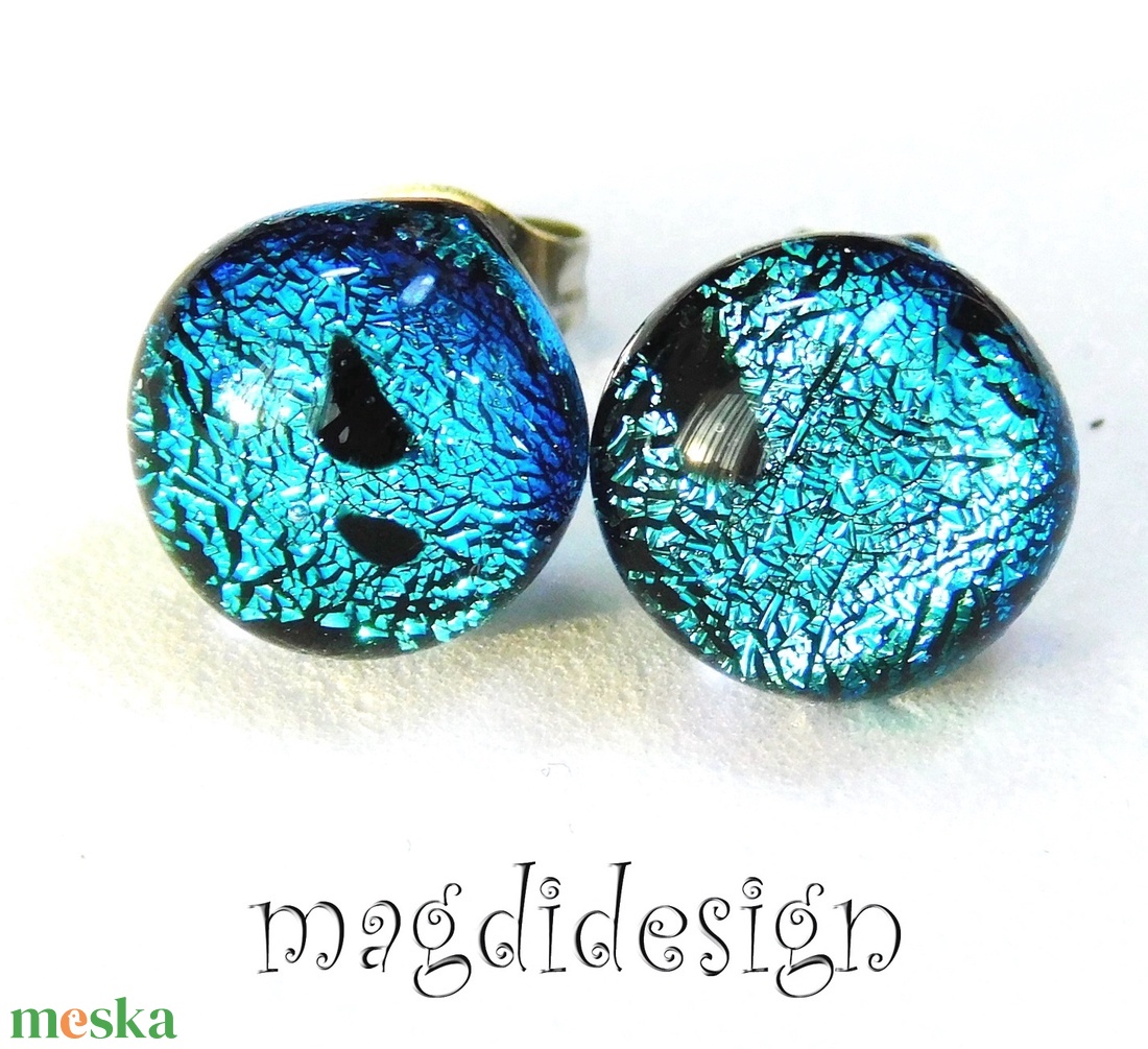 Ezüstös-kék dichroic üvegékszer stiftes fülbevaló - ékszer - fülbevaló - pötty fülbevaló - Meska.hu Ezüstös-kék dichroic üvegékszer stiftes fülbevaló - ékszer - fülbevaló - pötty fülbevaló - Meska.hu