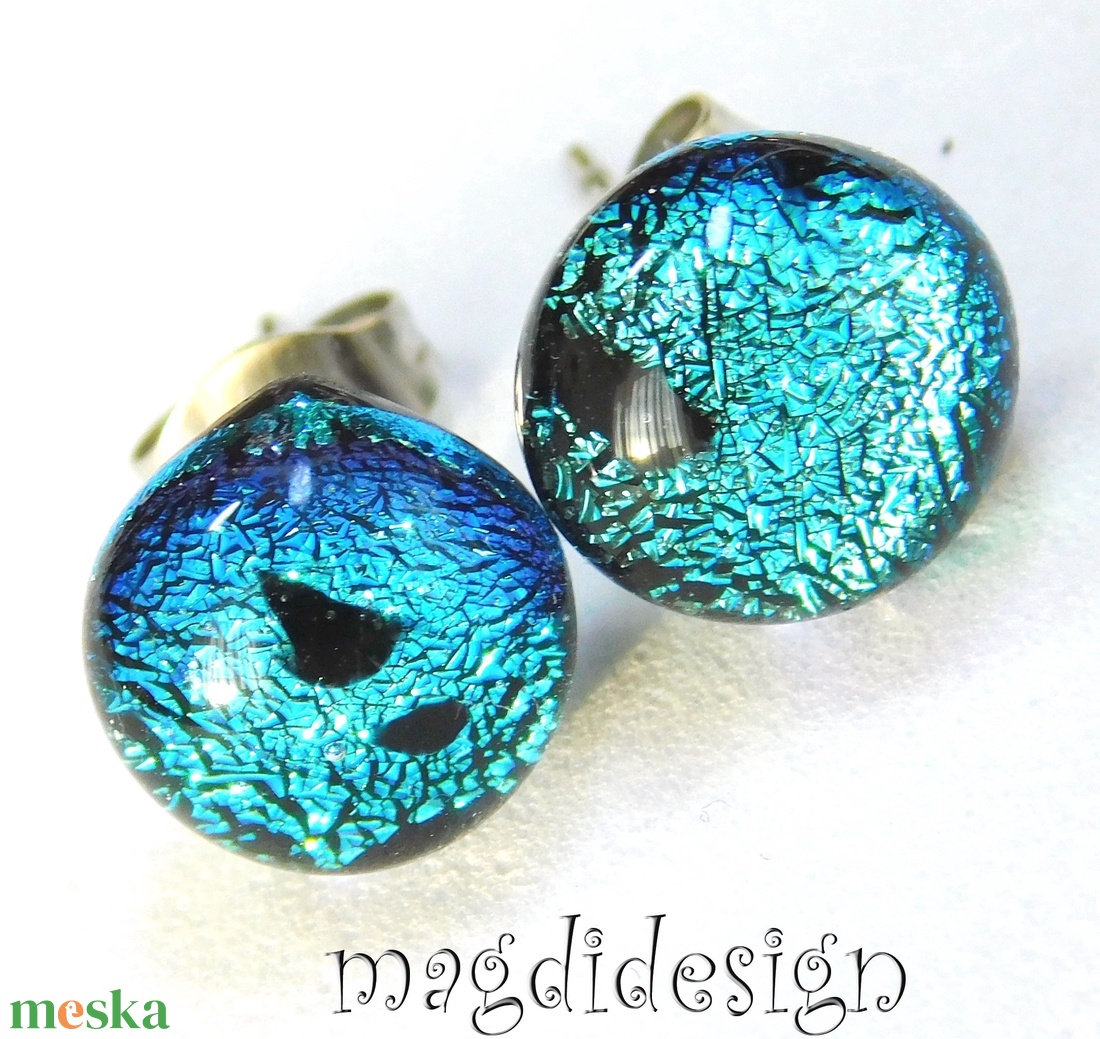 Ezüstös-kék dichroic üvegékszer stiftes fülbevaló - ékszer - fülbevaló - pötty fülbevaló - Meska.hu Ezüstös-kék dichroic üvegékszer stiftes fülbevaló - ékszer - fülbevaló - pötty fülbevaló - Meska.hu
