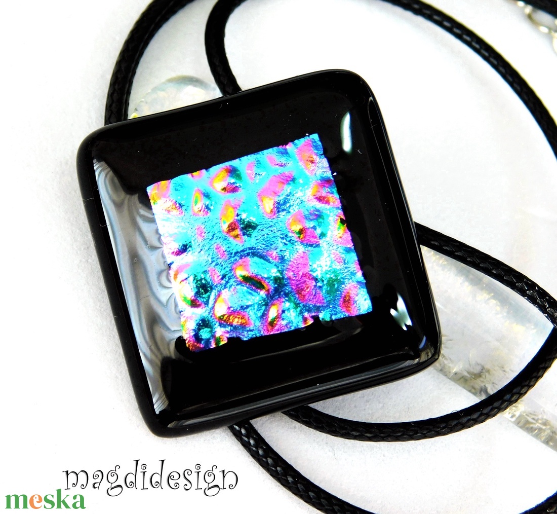 Fekete kék-rózsaszín dichroic üvegékszer szett, nyaklánc, pötty fülbevaló - ékszer - ékszerszett - Meska.hu Fekete kék-rózsaszín dichroic üvegékszer szett, nyaklánc, pötty fülbevaló - ékszer - ékszerszett - Meska.hu