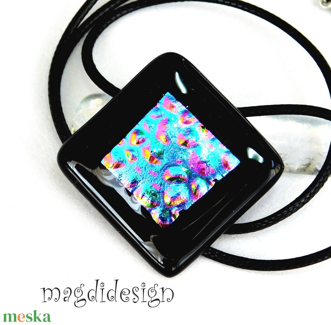 Fekete kék-rózsaszín dichroic üvegékszer szett, nyaklánc, pötty fülbevaló - ékszer - ékszerszett - Meska.hu Fekete kék-rózsaszín dichroic üvegékszer szett, nyaklánc, pötty fülbevaló - ékszer - ékszerszett - Meska.hu