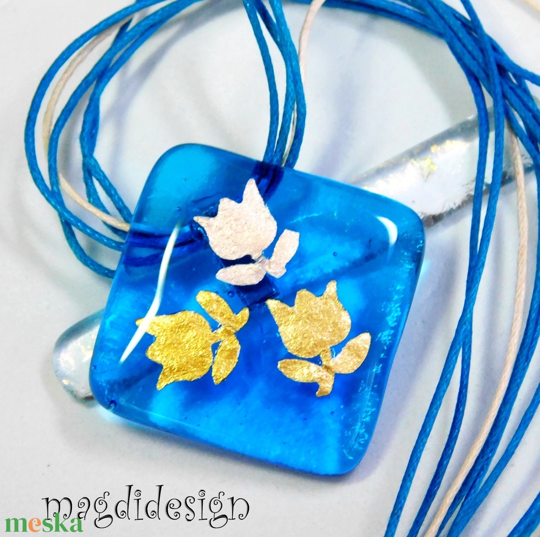 Dichroic tulipánok türkizben üvegékszer szett, nyaklánc, fülbevaló - ékszer - ékszerszett - Meska.hu Dichroic tulipánok türkizben üvegékszer szett, nyaklánc, fülbevaló - ékszer - ékszerszett - Meska.hu