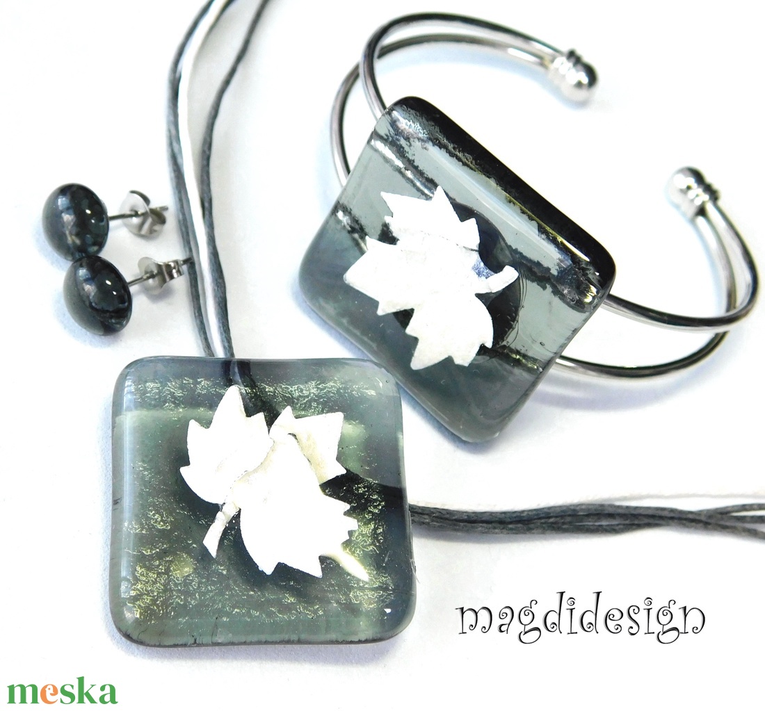 Zizegő arany dichroic levél kávéban üvegékszer szett, nyaklánc, karkötő, fülbevaló - ékszer - ékszerszett - Meska.hu Zizegő arany dichroic levél kávéban üvegékszer szett, nyaklánc, karkötő, fülbevaló - ékszer - ékszerszett - Meska.hu