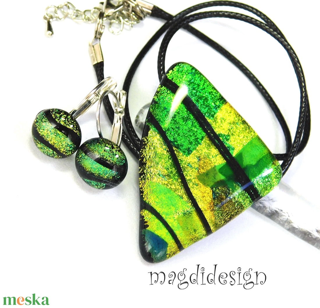 MAXI Tavaszi erdő dichroic üvegékszer szett nyaklánc kapcsos fülbevaló - ékszer - ékszerszett - Meska.hu MAXI Tavaszi erdő dichroic üvegékszer szett nyaklánc kapcsos fülbevaló - ékszer - ékszerszett - Meska.hu