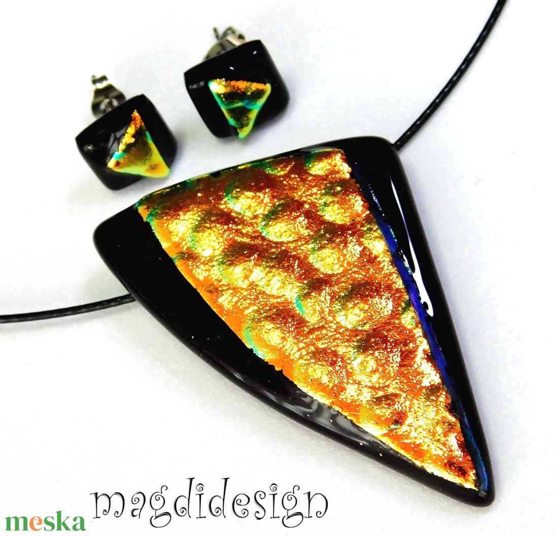 Fekete-arany dichroic üvegékszer szett nyaklánc stiftes fülbevaló 1 - ékszer - ékszerszett - Meska.hu Fekete-arany dichroic üvegékszer szett nyaklánc stiftes fülbevaló 1 - ékszer - ékszerszett - Meska.hu
