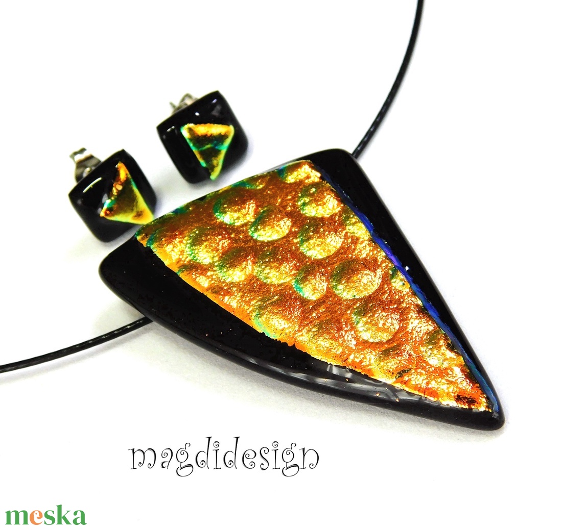 Aranyló fekete dichroic üvegékszer szett nyaklánc stiftes fülbevaló - ékszer - ékszerszett - Meska.hu Aranyló fekete dichroic üvegékszer szett nyaklánc stiftes fülbevaló - ékszer - ékszerszett - Meska.hu