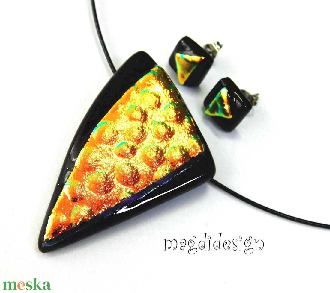Aranyló fekete dichroic üvegékszer szett nyaklánc stiftes fülbevaló - ékszer - ékszerszett - Meska.hu Aranyló fekete dichroic üvegékszer szett nyaklánc stiftes fülbevaló - ékszer - ékszerszett - Meska.hu