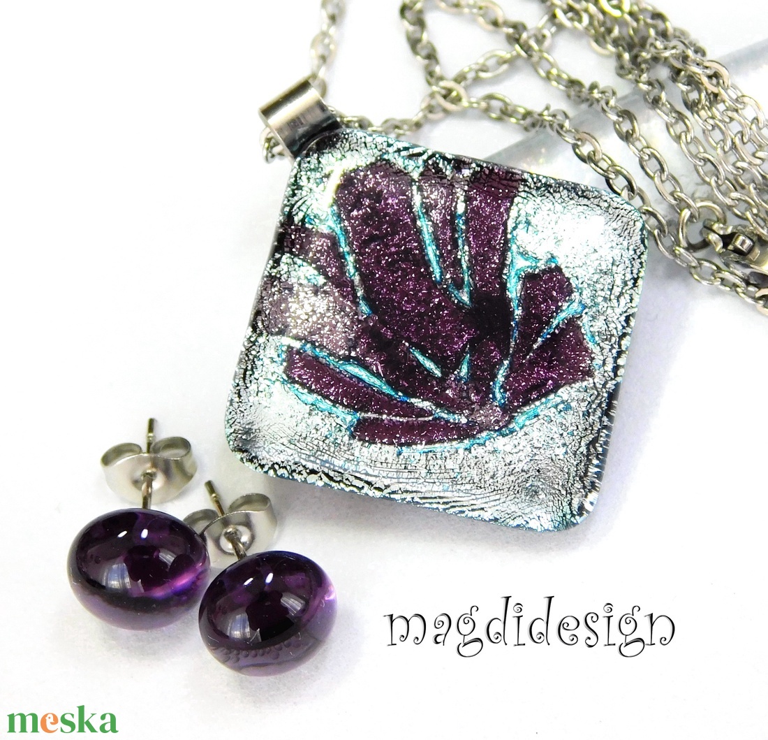 Lila szirmok ezüsben dichroic üvegékszer szett nyaklánc stiftes fülbevaló - ékszer - ékszerszett - Meska.hu Lila szirmok ezüsben dichroic üvegékszer szett nyaklánc stiftes fülbevaló - ékszer - ékszerszett - Meska.hu