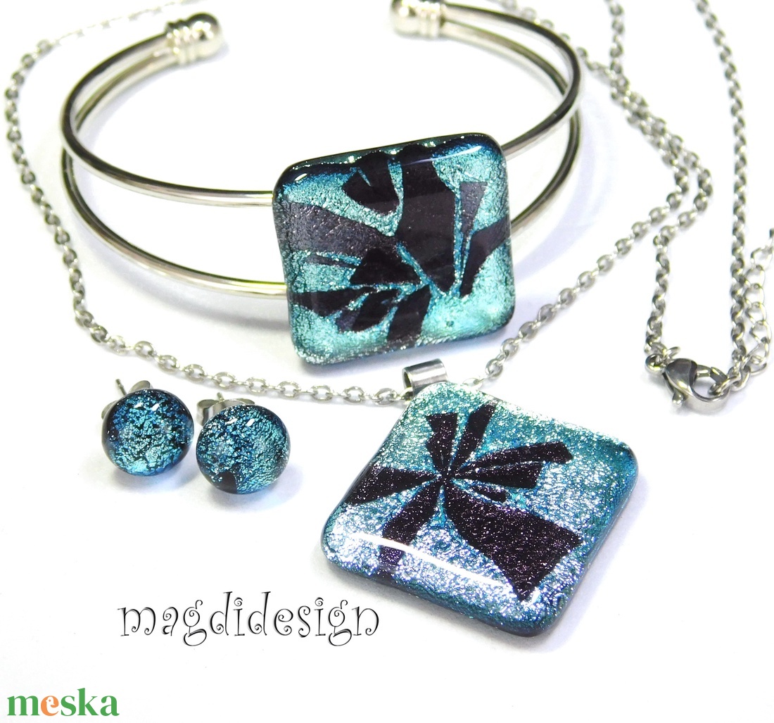 Lila szirmok ezüsben dichroic üvegékszer szett nyaklánc, karkötő, stiftes fülbevaló - ékszer - ékszerszett - Meska.hu Lila szirmok ezüsben dichroic üvegékszer szett nyaklánc, karkötő, stiftes fülbevaló - ékszer - ékszerszett - Meska.hu