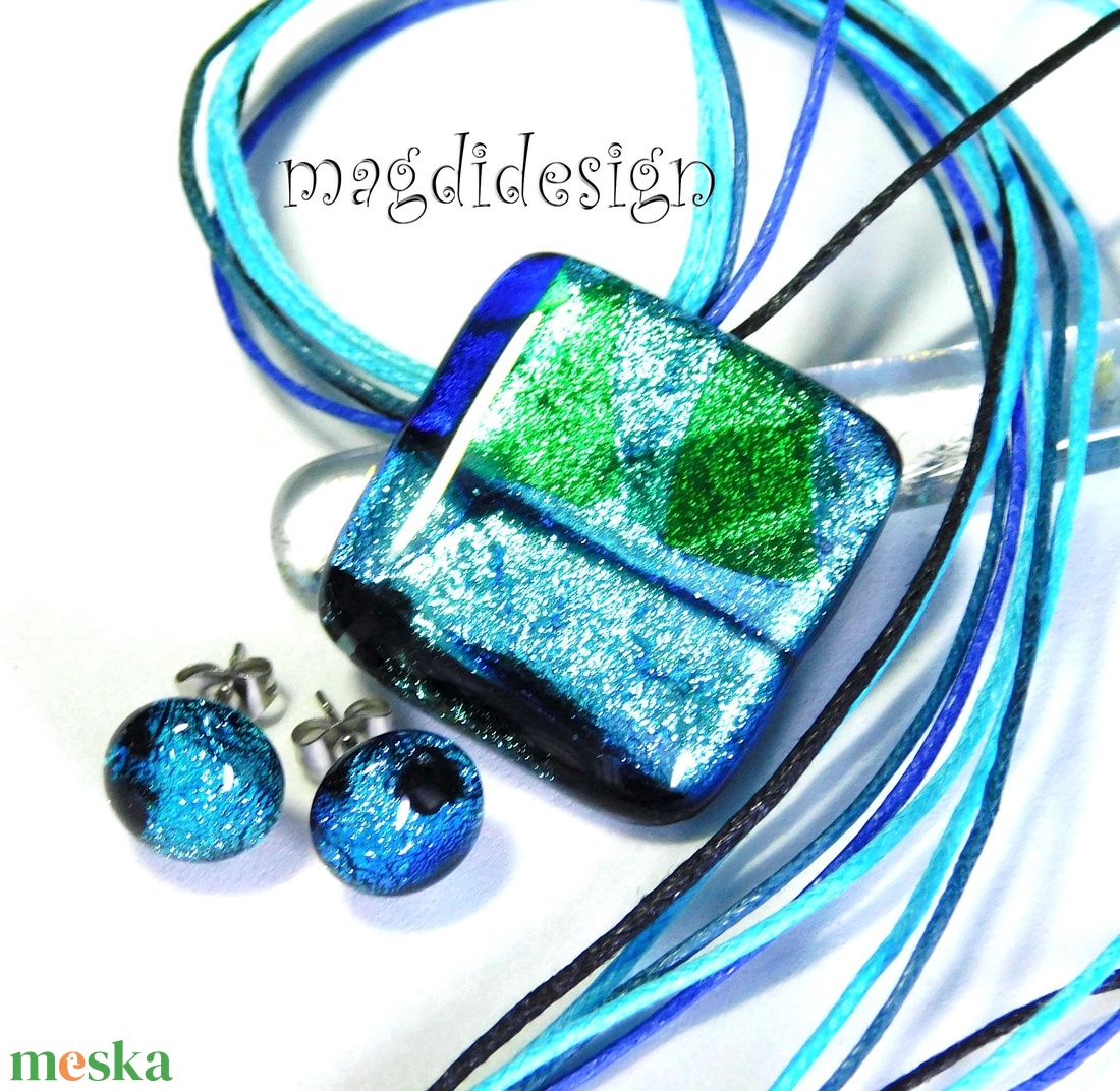 Ezüst-kék dichroic üvegékszer szett nyaklánc stiftes fülbevaló - ékszer - ékszerszett - Meska.hu Ezüst-kék dichroic üvegékszer szett nyaklánc stiftes fülbevaló - ékszer - ékszerszett - Meska.hu