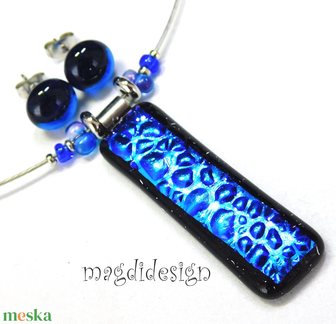 Fekete kék gyöngyös dichroic üvegékszer szett, nyaklánc, pötty fülbevaló - ékszer - ékszerszett - Meska.hu Fekete kék gyöngyös dichroic üvegékszer szett, nyaklánc, pötty fülbevaló - ékszer - ékszerszett - Meska.hu