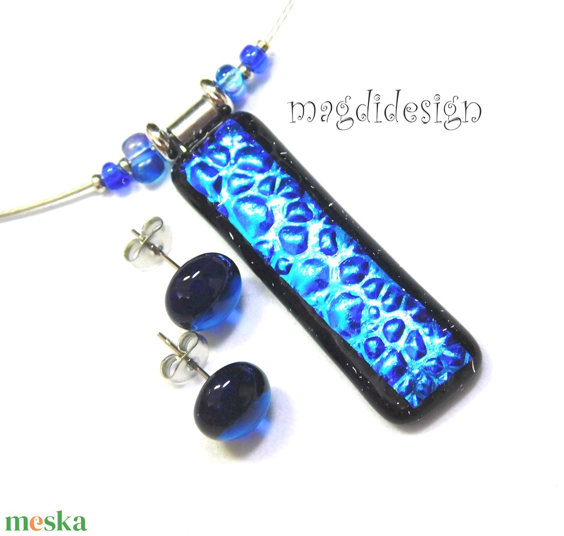 Fekete kék gyöngyös dichroic üvegékszer szett, nyaklánc, pötty fülbevaló - ékszer - ékszerszett - Meska.hu Fekete kék gyöngyös dichroic üvegékszer szett, nyaklánc, pötty fülbevaló - ékszer - ékszerszett - Meska.hu