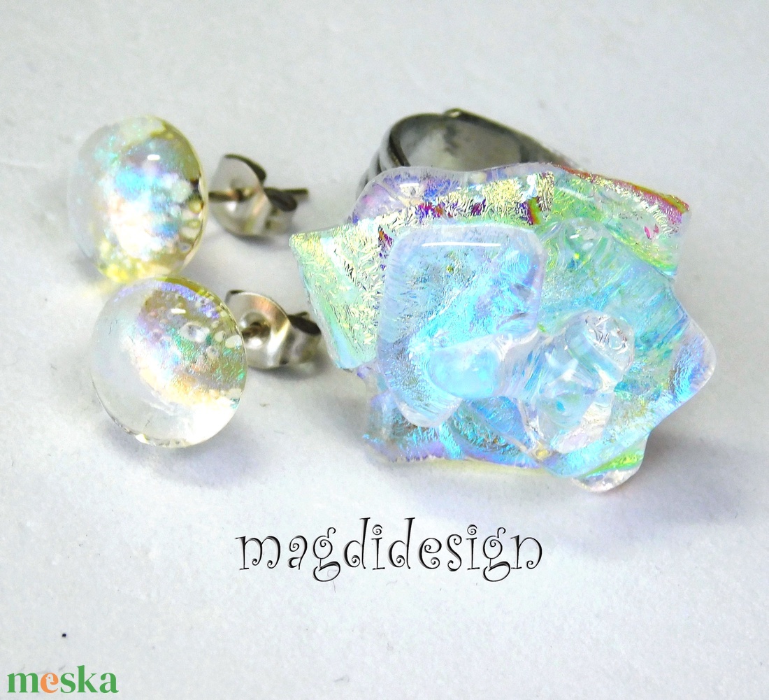 Szivárványos borzaska dichroic üvegékszer szett nyaklánc stiftes fülbevaló 1 - ékszer - ékszerszett - Meska.hu Szivárványos borzaska dichroic üvegékszer szett nyaklánc stiftes fülbevaló 1 - ékszer - ékszerszett - Meska.hu