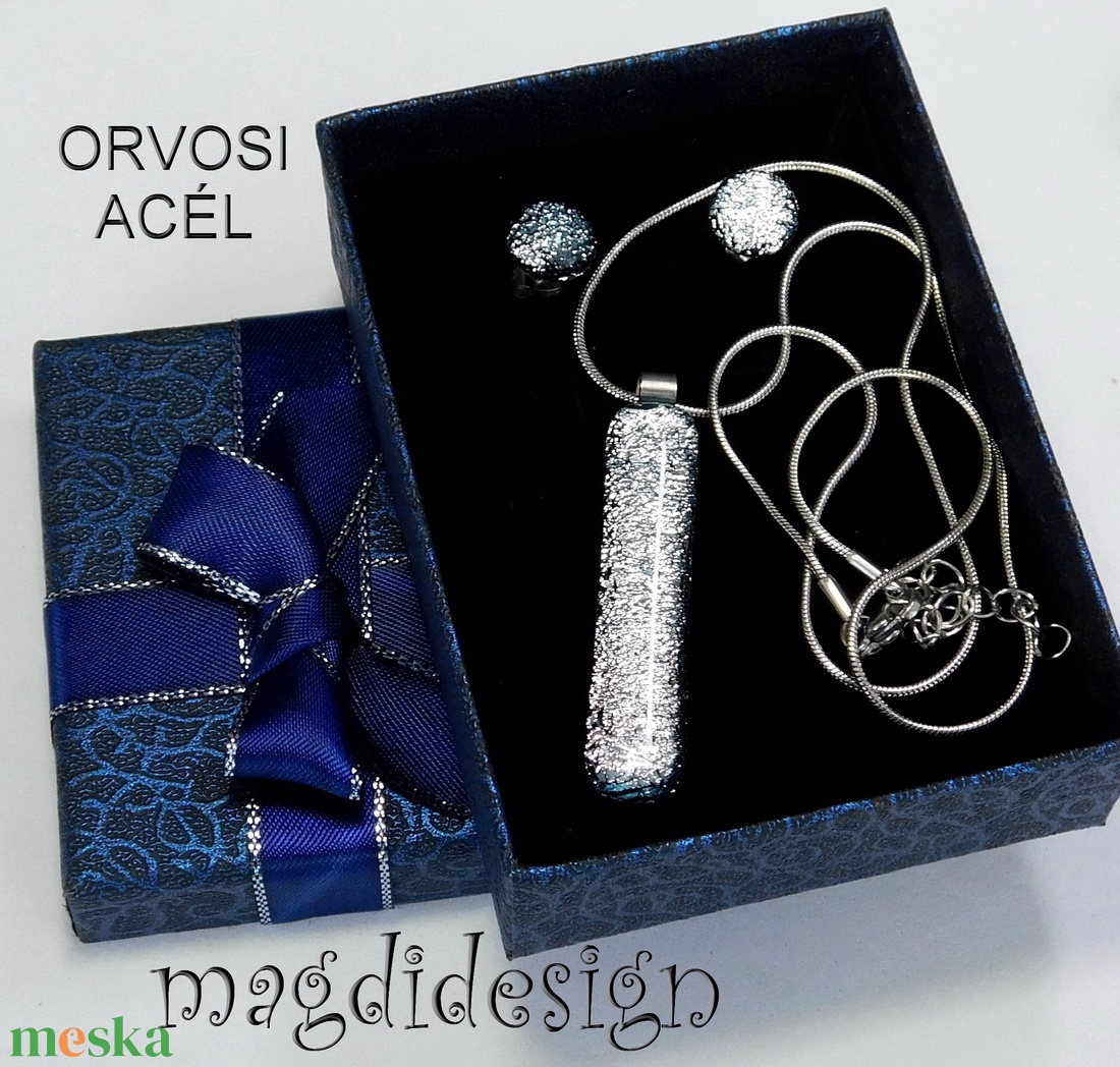 Szikrázó ezüst dichroic üvegékszer szett nyaklánc stiftes fülbevaló - ékszer - ékszerszett - Meska.hu Szikrázó ezüst dichroic üvegékszer szett nyaklánc stiftes fülbevaló - ékszer - ékszerszett - Meska.hu
