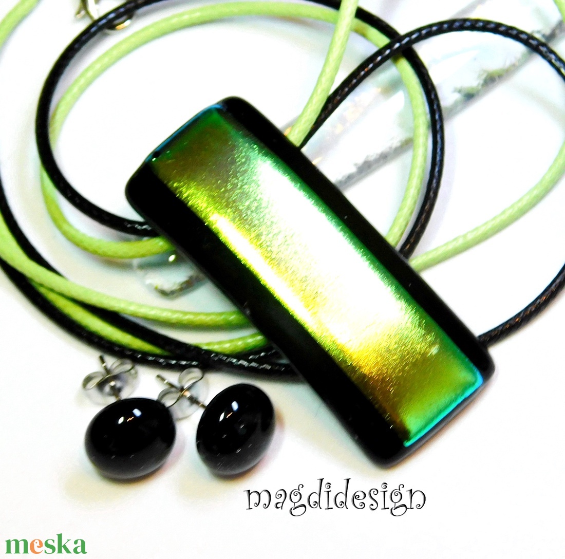 Aranyló zöld dichroic üvegékszer szett pötty fülbevaló - ékszer - ékszerszett - Meska.hu Aranyló zöld dichroic üvegékszer szett pötty fülbevaló - ékszer - ékszerszett - Meska.hu