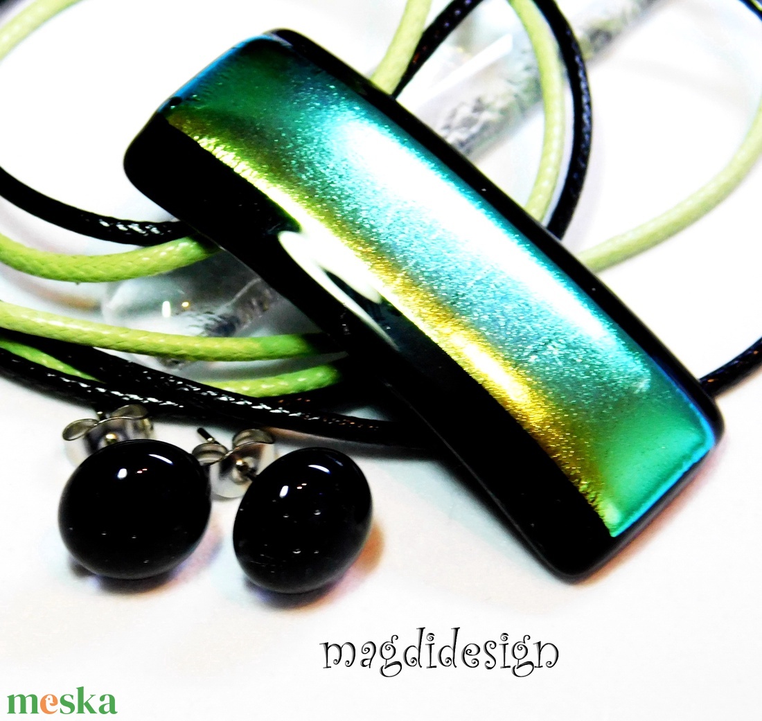 Aranyló zöld dichroic üvegékszer szett pötty fülbevaló - ékszer - ékszerszett - Meska.hu Aranyló zöld dichroic üvegékszer szett pötty fülbevaló - ékszer - ékszerszett - Meska.hu