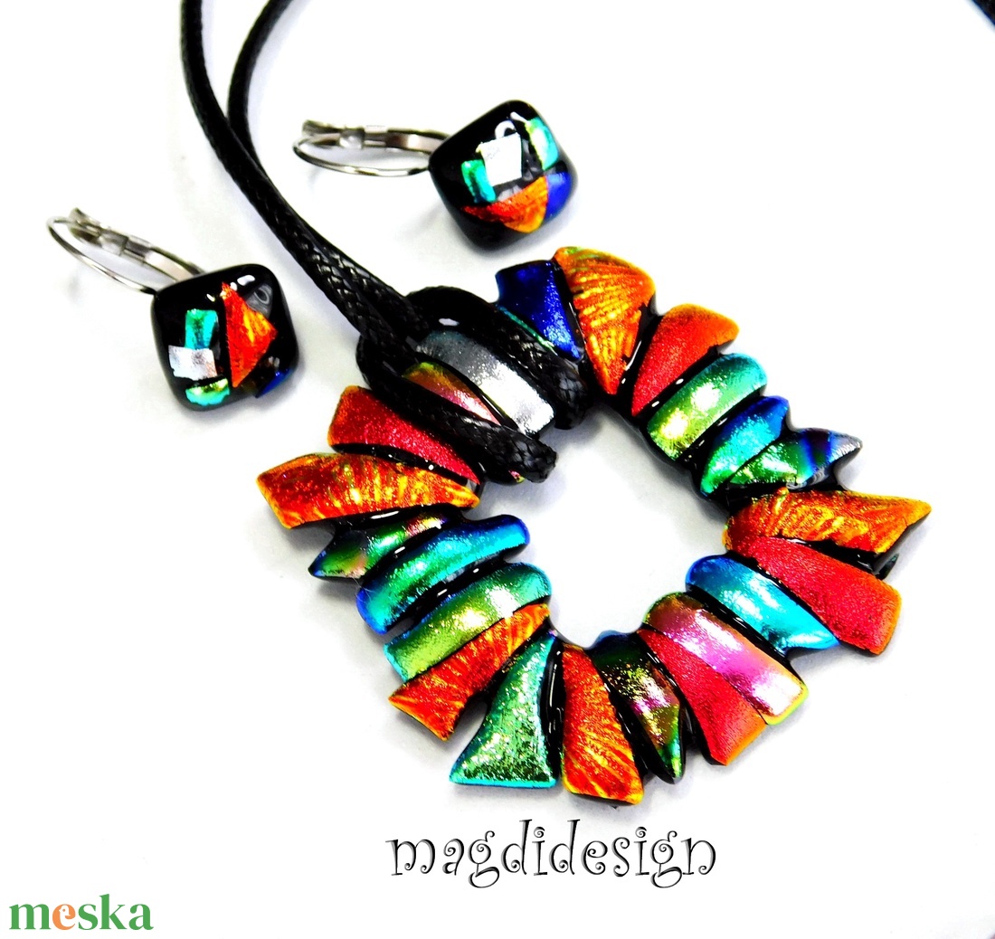 Csillogó dichroic üvegékszer szett nyaklánc kapcsos fülbevaló - ékszer - ékszerszett - Meska.hu Csillogó dichroic üvegékszer szett nyaklánc kapcsos fülbevaló - ékszer - ékszerszett - Meska.hu