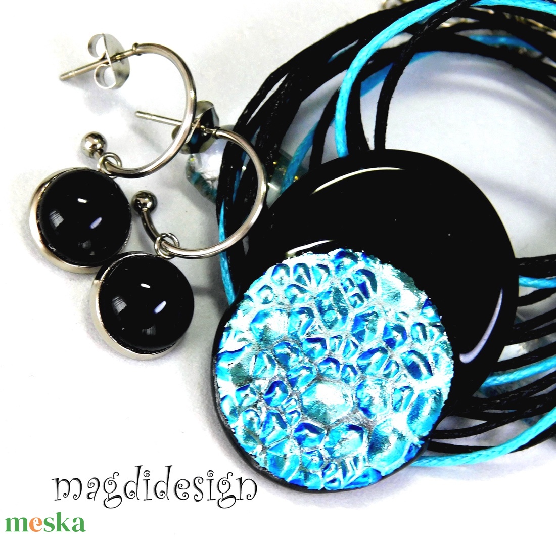 Ezüst-kék-fekete dichroic üvegékszer szett nyaklánc lógós fülbevaló 1 - ékszer - ékszerszett - Meska.hu Ezüst-kék-fekete dichroic üvegékszer szett nyaklánc lógós fülbevaló 1 - ékszer - ékszerszett - Meska.hu