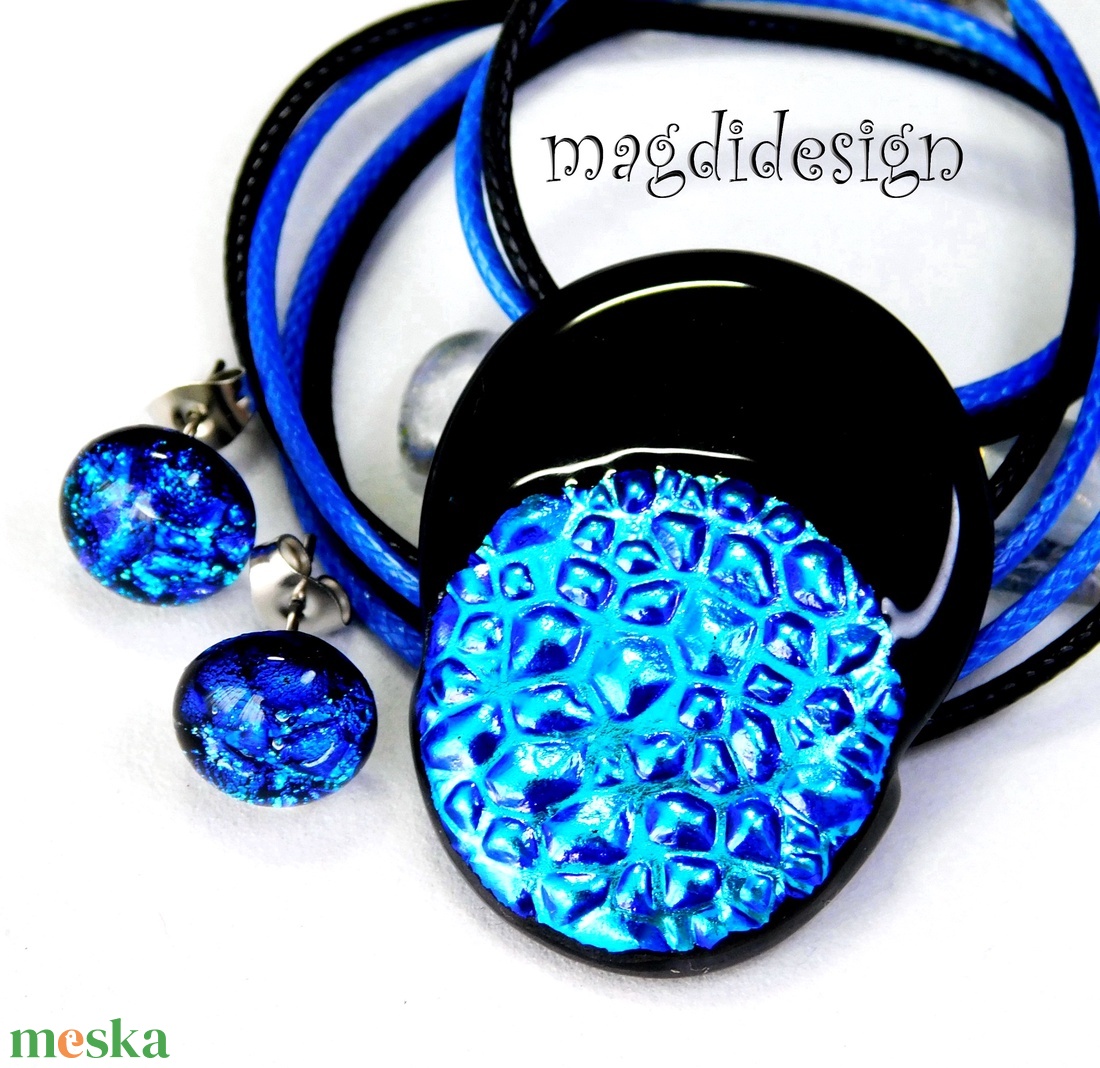 Kék-fekete dichroic üvegékszer szett nyaklánc pötty fülbevaló - ékszer - ékszerszett - Meska.hu Kék-fekete dichroic üvegékszer szett nyaklánc pötty fülbevaló - ékszer - ékszerszett - Meska.hu