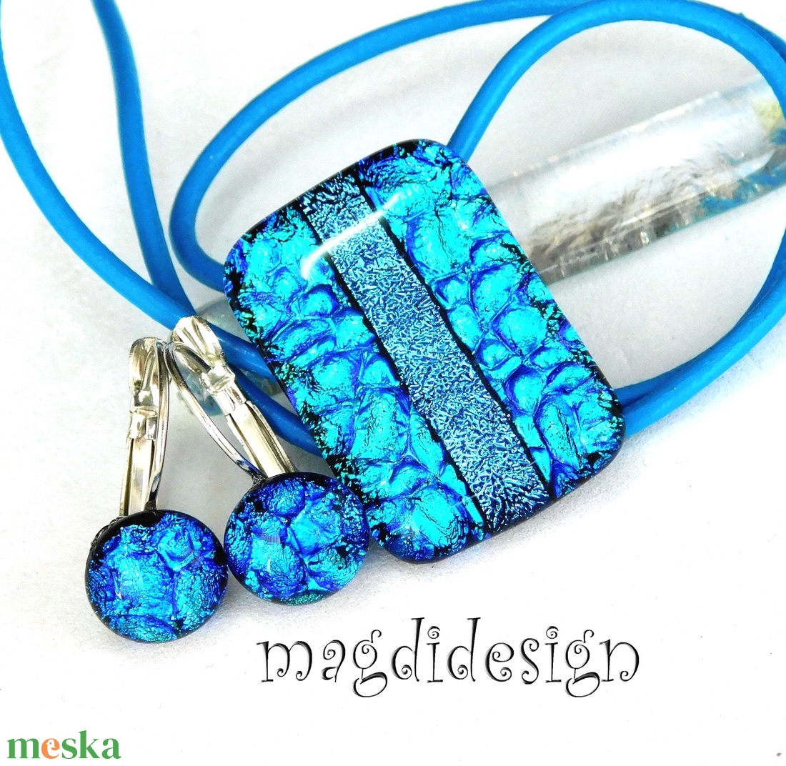 Kék dichroic üvegékszer szett nyaklánc, kapcsos fülbevaló - ékszer - ékszerszett - Meska.hu Kék dichroic üvegékszer szett nyaklánc, kapcsos fülbevaló - ékszer - ékszerszett - Meska.hu
