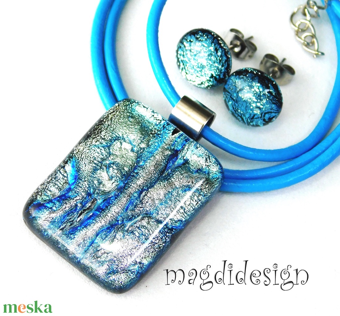 Ezüst-kék hullámzás dichroic üvegékszer szett nyaklánc stiftes fülbevaló - ékszer - ékszerszett - Meska.hu Ezüst-kék hullámzás dichroic üvegékszer szett nyaklánc stiftes fülbevaló - ékszer - ékszerszett - Meska.hu