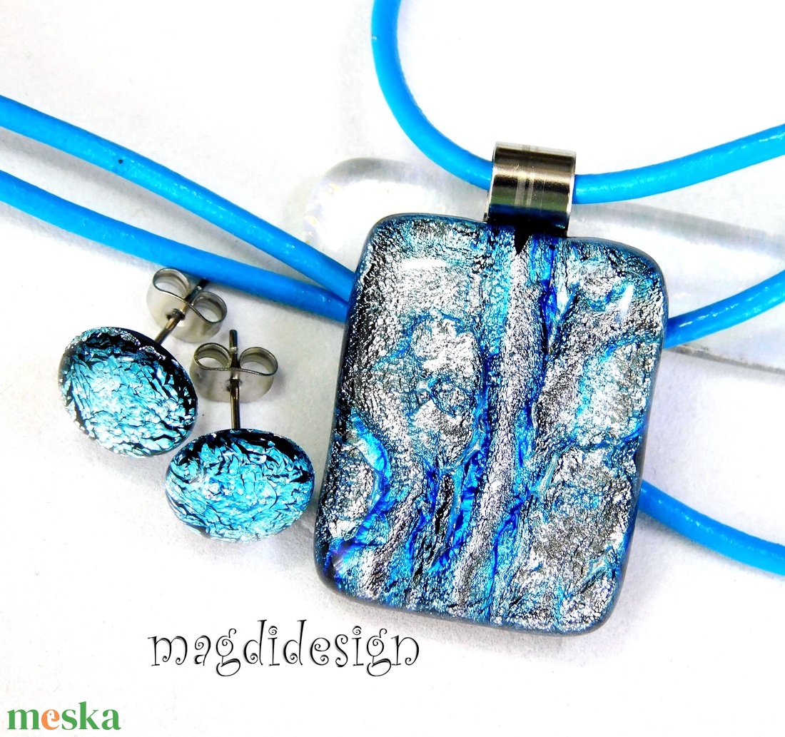 Ezüst-kék hullámzás dichroic üvegékszer szett nyaklánc stiftes fülbevaló 1 - ékszer - ékszerszett - Meska.hu Ezüst-kék hullámzás dichroic üvegékszer szett nyaklánc stiftes fülbevaló 1 - ékszer - ékszerszett - Meska.hu