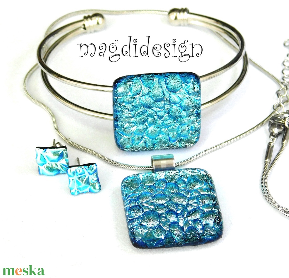 Ezüstös kék dichroic üvegékszer szett nyaklánc, karkötő, stiftes fülbevaló - ékszer - ékszerszett - Meska.hu Ezüstös kék dichroic üvegékszer szett nyaklánc, karkötő, stiftes fülbevaló - ékszer - ékszerszett - Meska.hu